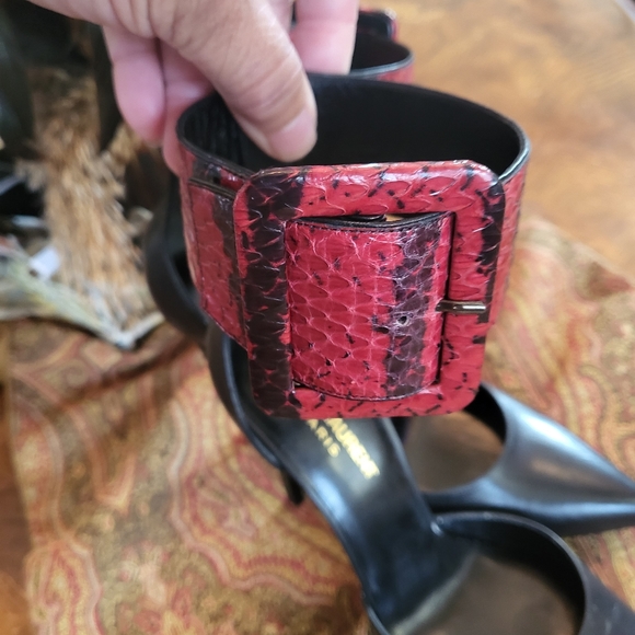 Authentic Saint Laurent Pumps - Picture 4 of 11